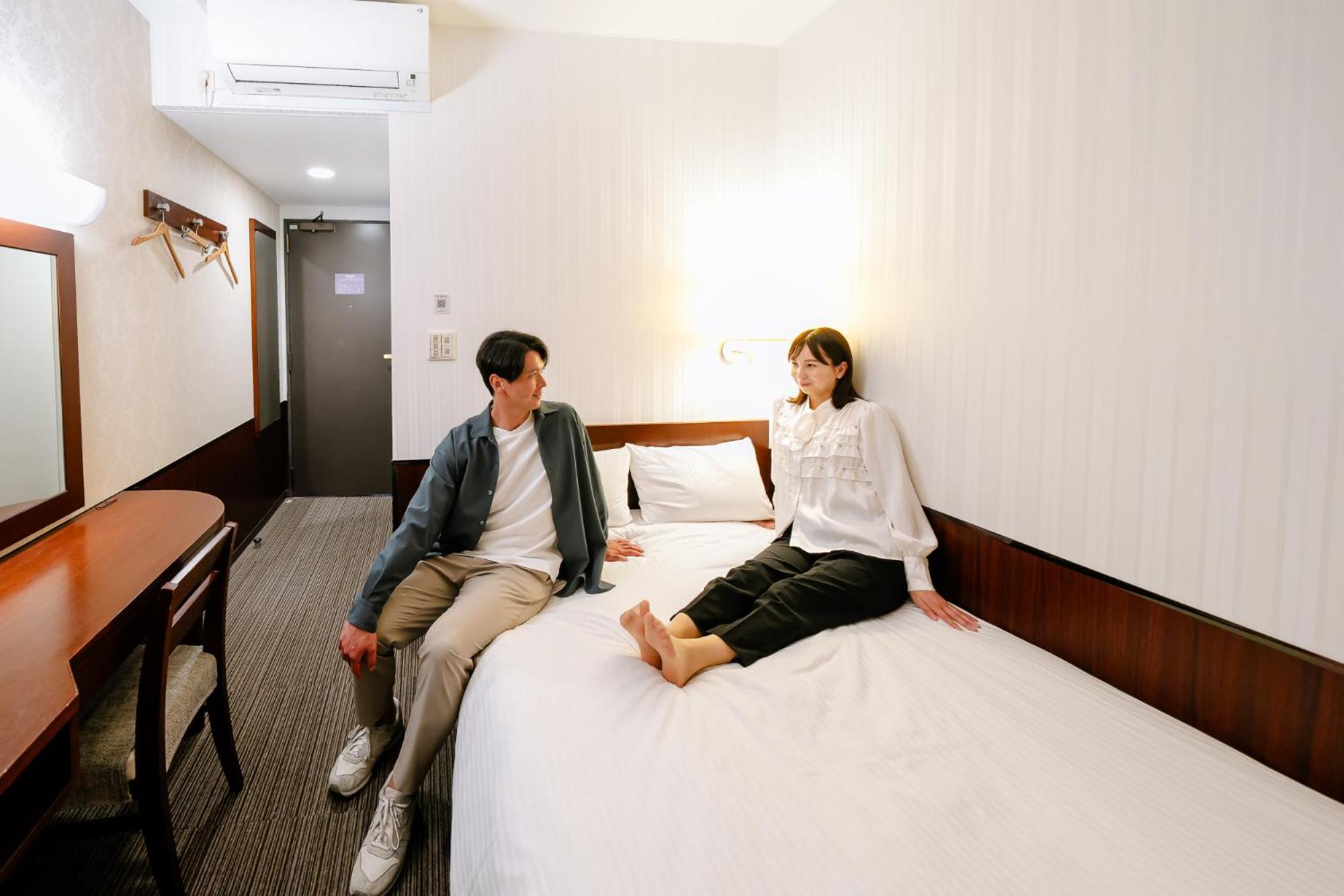 Hotel Hillarys Osaka Bagian luar foto