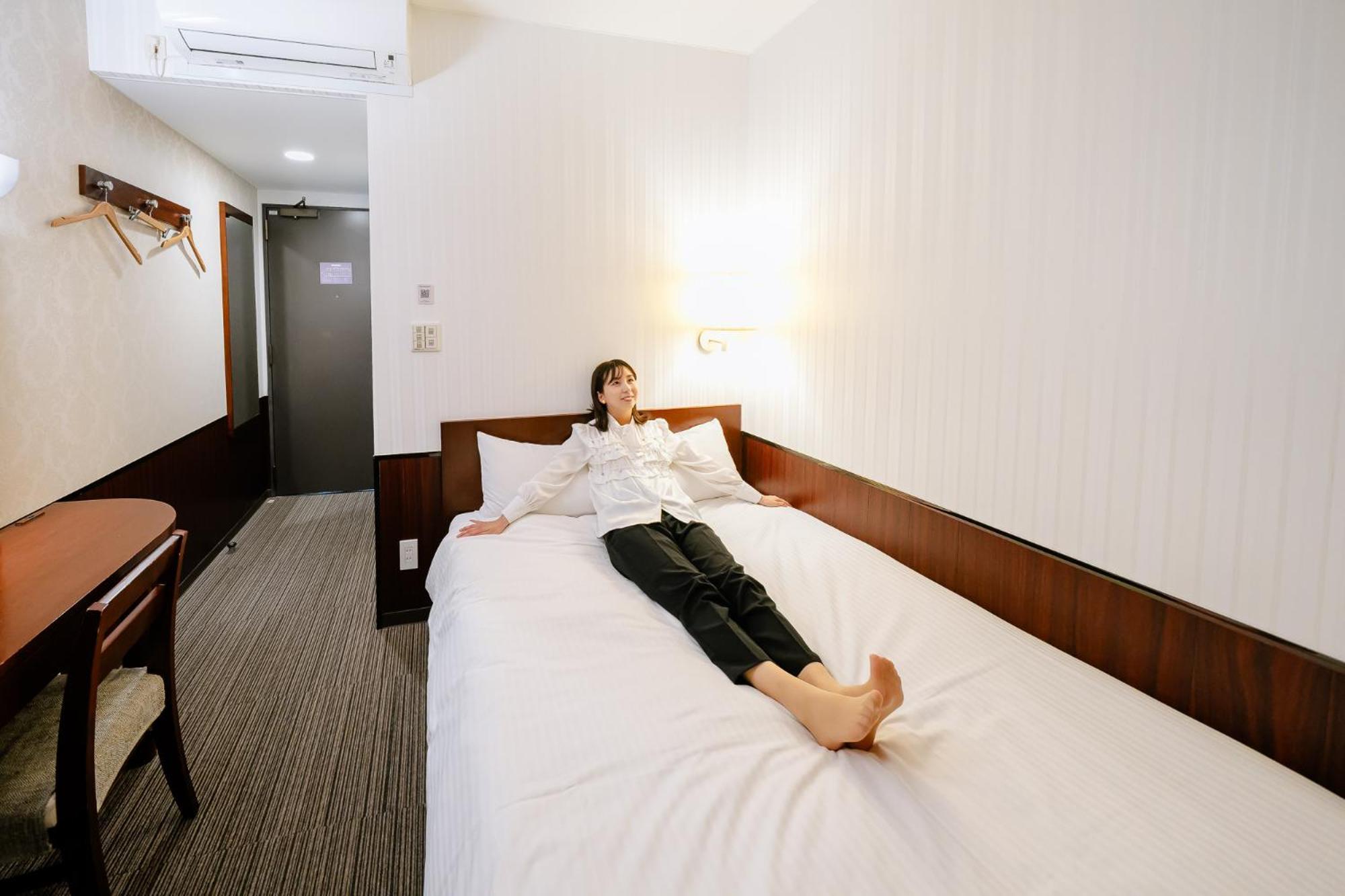 Hotel Hillarys Osaka Bagian luar foto