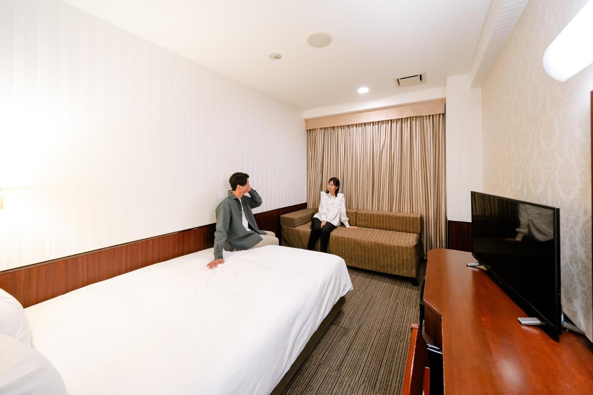 Hotel Hillarys Osaka Bagian luar foto