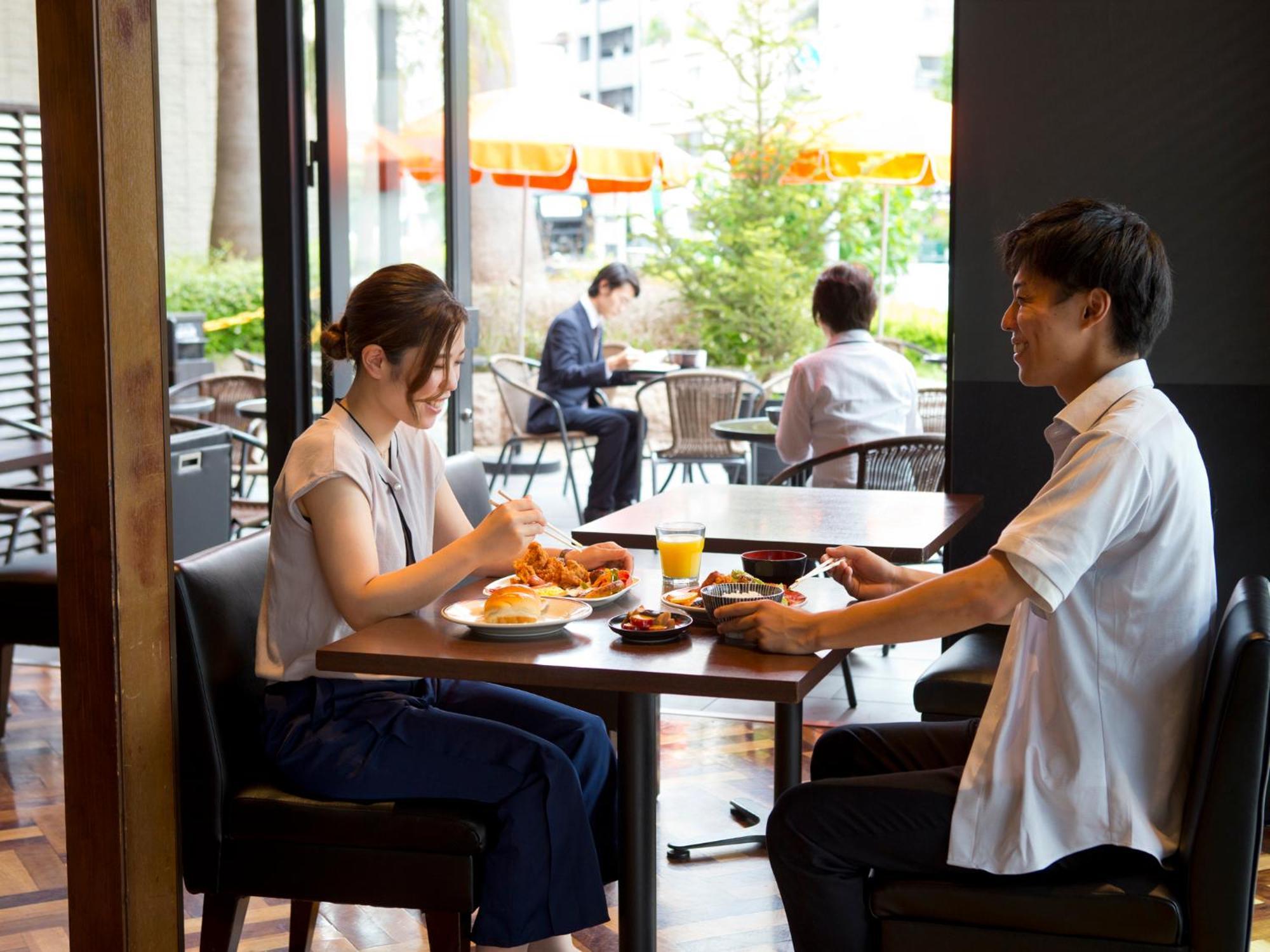 Hotel Hillarys Osaka Bagian luar foto