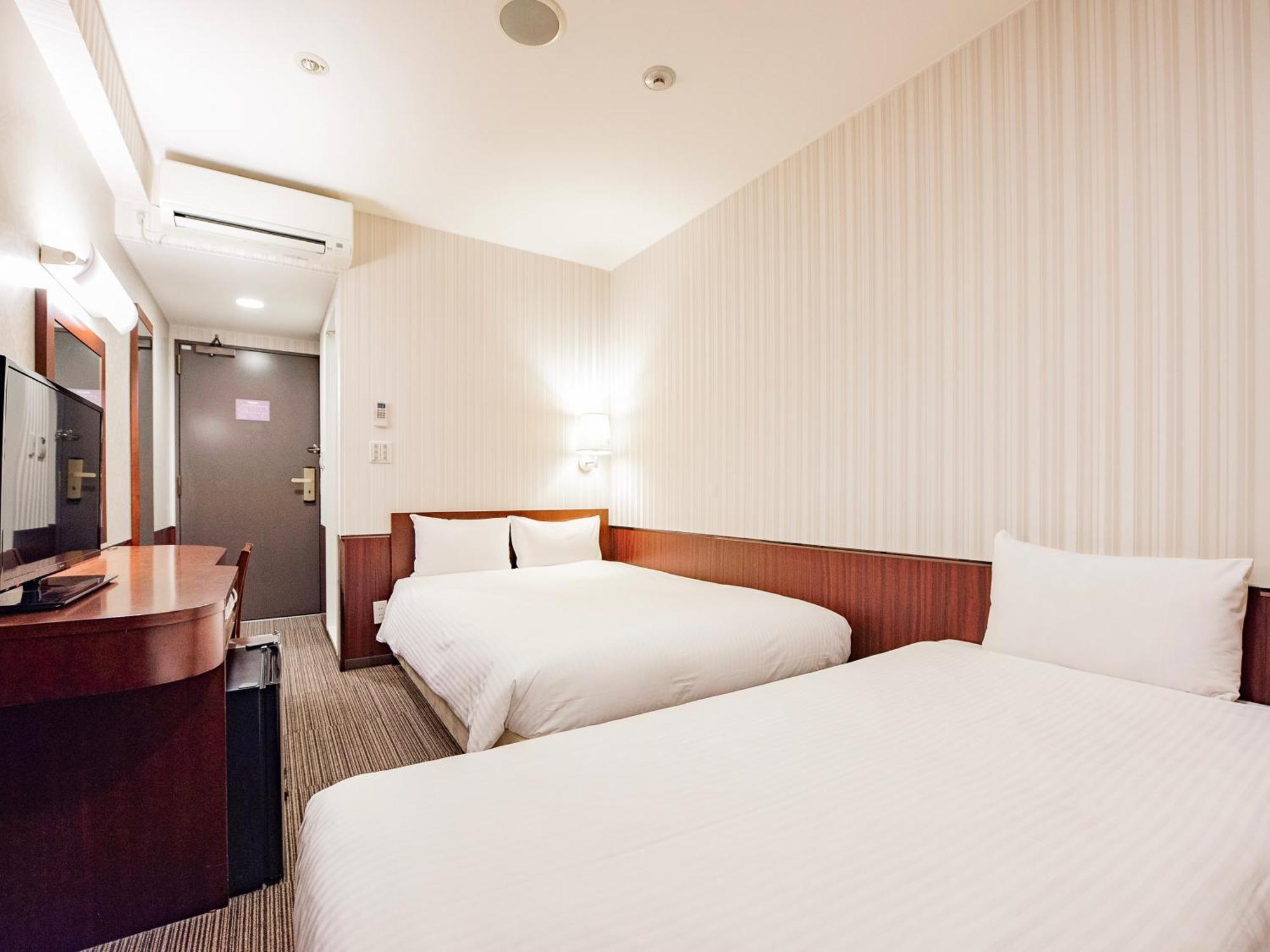 Hotel Hillarys Osaka Bagian luar foto